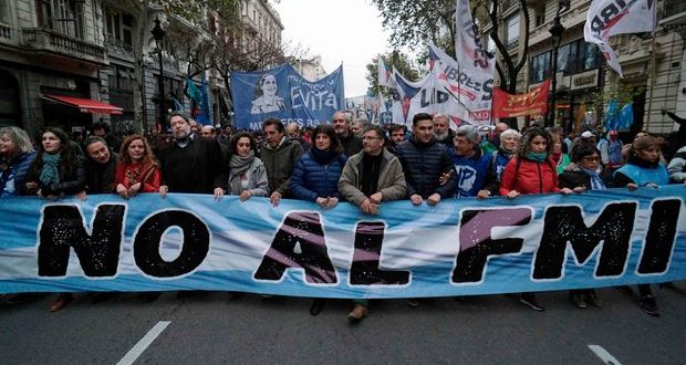 L’Argentina non può pagare: storia di un default e di un ricatto