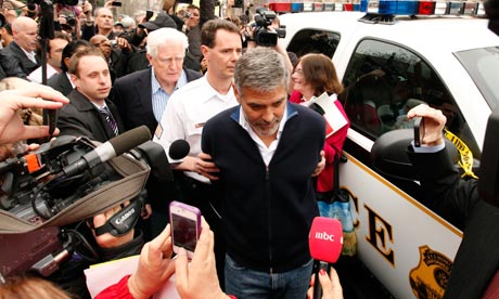 GEORGE CLOONEY NON STA AIUTANDO IL SUDAN
