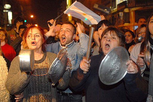 E’ L’ORA DEL CACEROLAZO