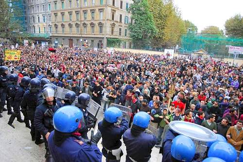 LA GENTE OGGI E' DIVENTATA INCAPACE DI RIVOLUZIONI ?
