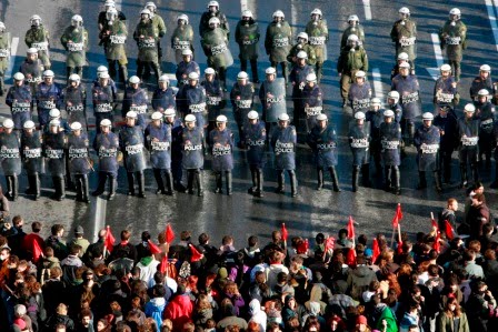 LETTERINA DALLA GRECIA: PER USCIRE DALLA CRISI, LAVORATE COME SCHIAVI
