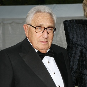 LA BUFALA DI HENRY KISSINGER CHE PERO' NON E' UNA BUFALA. A PROPOSITO DELLA GUERRA E DELLA COMUNICAZIONE SULLA RETE IN ITALIA