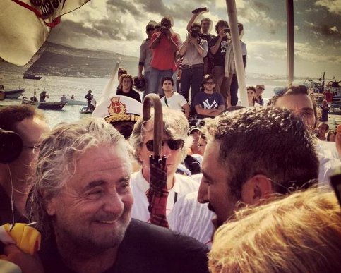 GRILLO SURREALE IN SICILIA