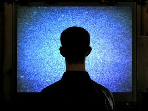 LA SCATOLA DELL'IDIOZIA: COME LA TELEVISIONE CI STA TRASFORMANDO IN ZOMBIE