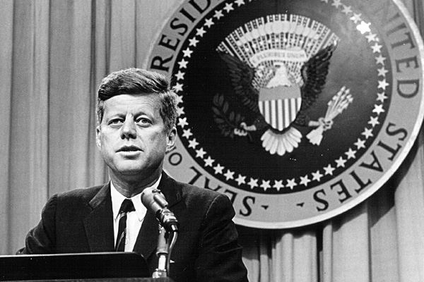 JFK FU UCCISO PERCHE' OSTACOLAVA LA FED ?
