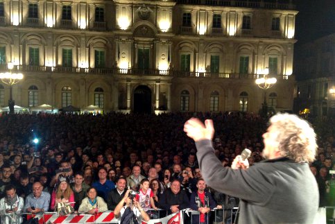 BEPPE GRILLO E LA QUESTIONE DELL'EURO (POPULISMO E POPOLO BUE)