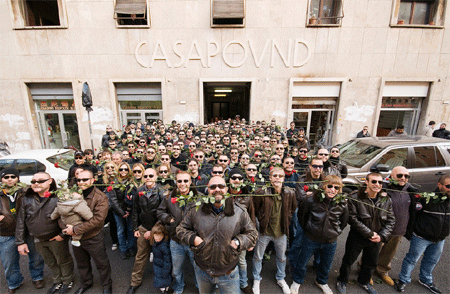 IN DEMOCRAZIA, CASA POUND PUO' MANIFESTARE