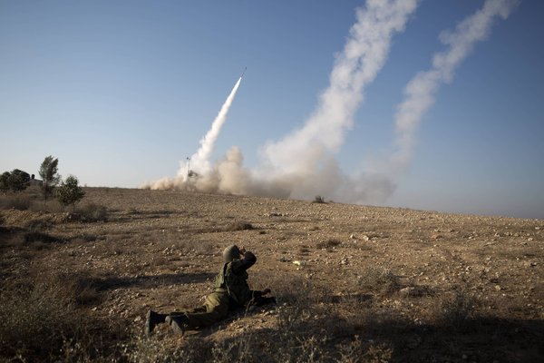 IL NEW YORK TIMES SPIATTELLA LA VERIT. I BOMBARDAMENTI AERONAVALI SU GAZA PER COLLAUDARE LE NUOVE ARMI ISRAELIANE IN VISTA DELL’IMMINENTE GUERRA ALL’IRAN