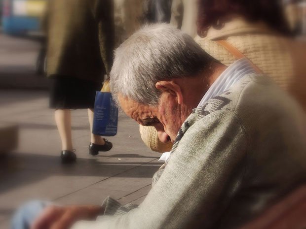 LA GRECIA UCCIDE I SUOI PAZIENTI DI ALZHEIMER E PATOLOGIE CRONICHE AI RENI