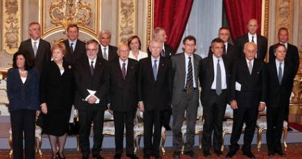 COSA SI DEVE FARE SE I NOSTRI GOVERNANTI PERDONO LA TESTA ?