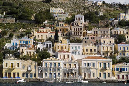 AUSTERITA': LA RECESSIONE ALEGGIA SULL'ECONOMIA DELLE ISOLE GRECHE
