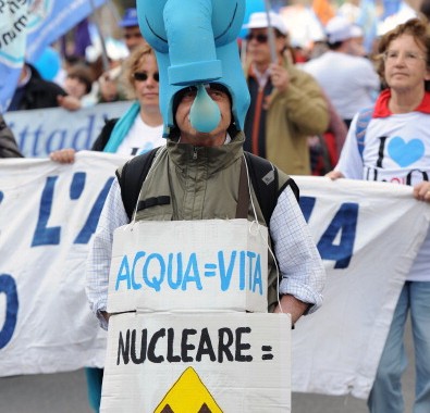 GLI APPROFITTATORI DELL'ACQUA PUBBLICA: IL REFERENDUM E' CARTA STRACCIA