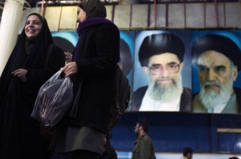 IRAN – LA ROSA DI HAFEZ