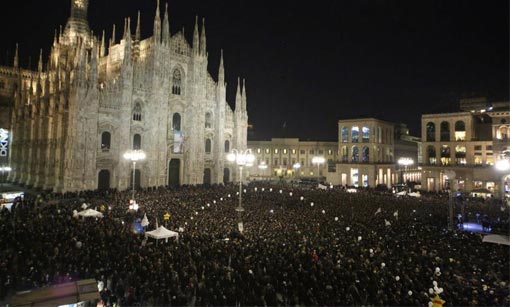 ARRENDETEVI ! SIETE CIRCONDATI DAL POPOLO ITALIANO. USCITE CON LE MANI ALZATE.... OVVERO: ALICE NEL PAESE DELLE MERAVIGLIE