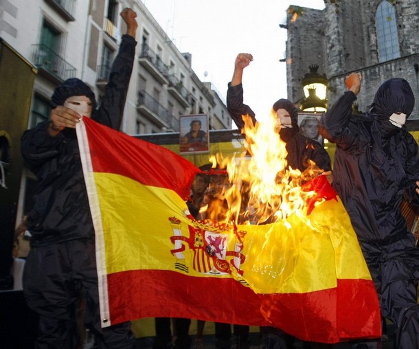 LA SPAGNA E' AD UN PASSO DALL'IMPLOSIONE DELLE ISTITUZIONI DEL MODELLO DEMOCRATICO ATTUALE