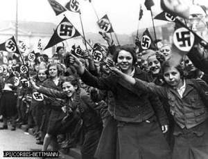 SENZA DI NOI, ARRIVANO I NAZISTI. GRILLO DIXIT