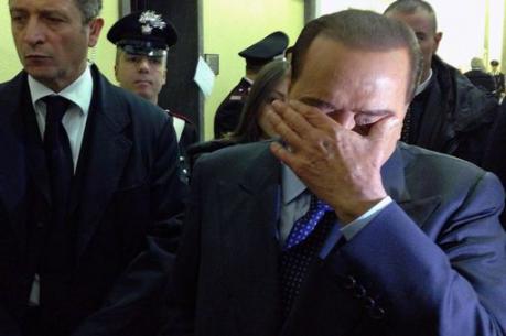FAR FUORI BERLUSCONI. E POI GRILLO