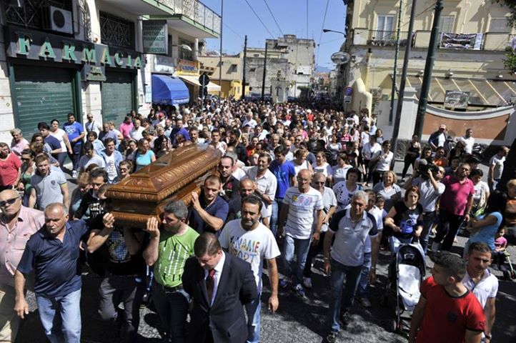PERCHE’ IN ITALIA UN SUICIDIO “NON FA LA RIVOLUZIONE” ?