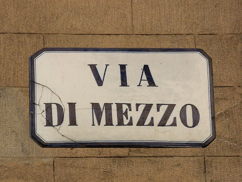 LA VIA DI MEZZO