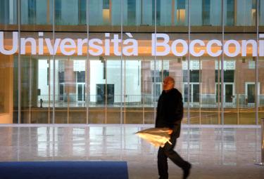 CHIUDETE LA BOCCONI E MANDATELI A LAVORARE NEI CAMPI