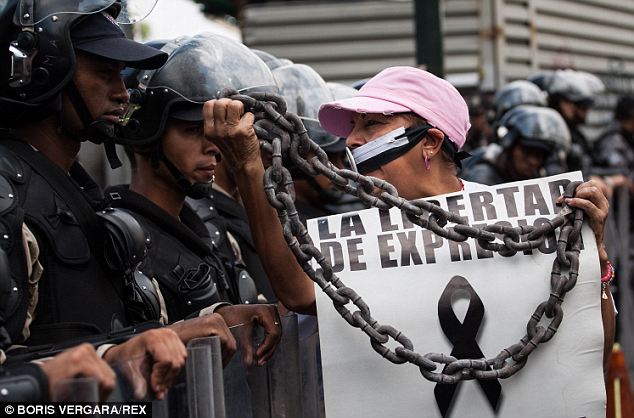 IL VENEZUELA OLTRE LE PROTESTE (LA RIVOLUZIONE E' QUI PER RIMANERE)
