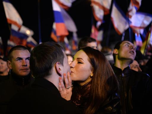 ECCO COME LA RUSSIA HA INTRAPPOLATO L'OCCIDENTE E RECUPERATO LA CRIMEA SENZA SPARARE UN SOLO COLPO