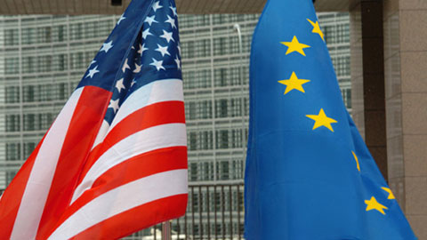 NON MOLLANO MAI, MAI, MAI, STI MASTINI. E VINCONO: TTIP