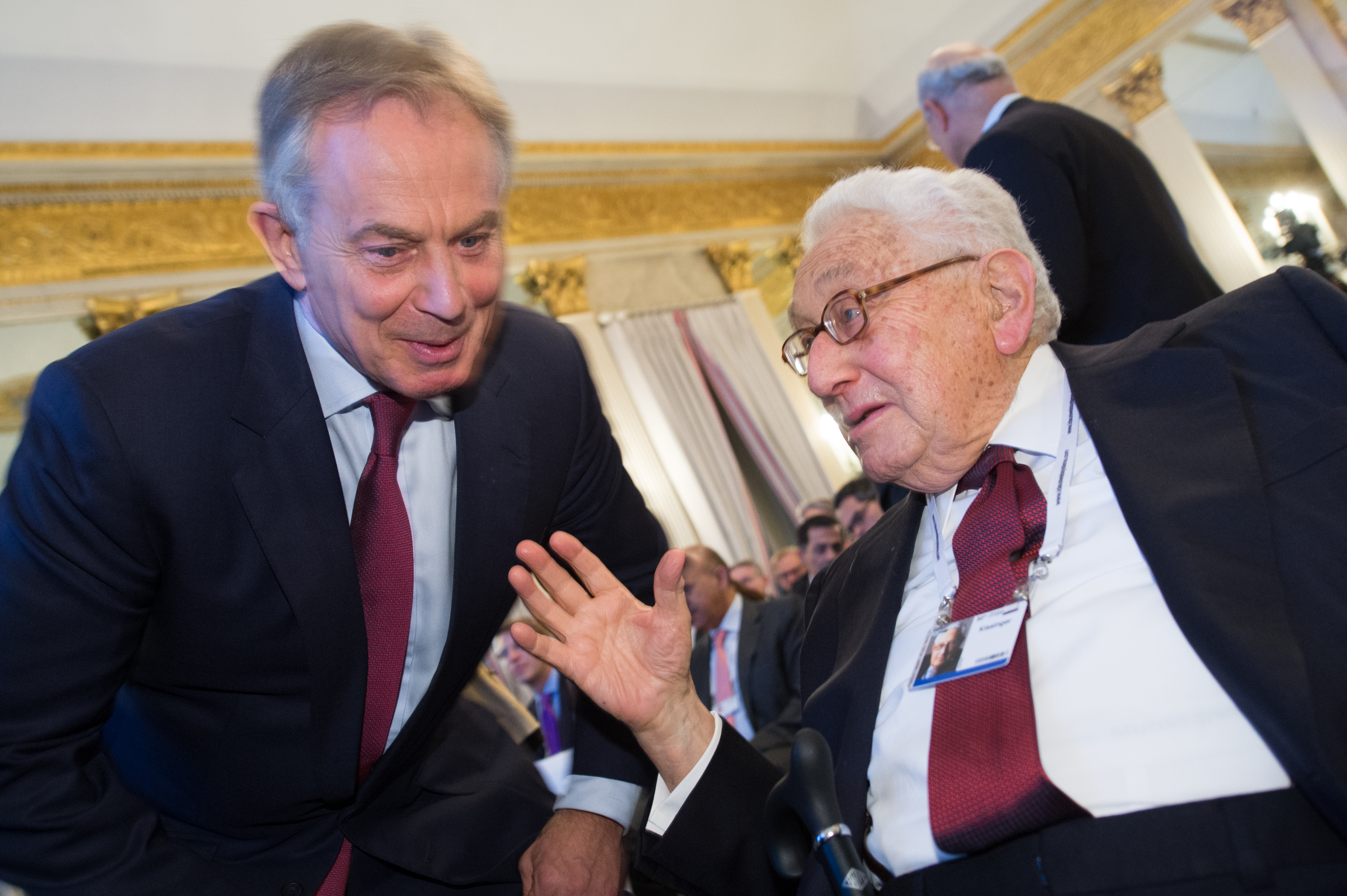 COMPLOTTO. C’E’.