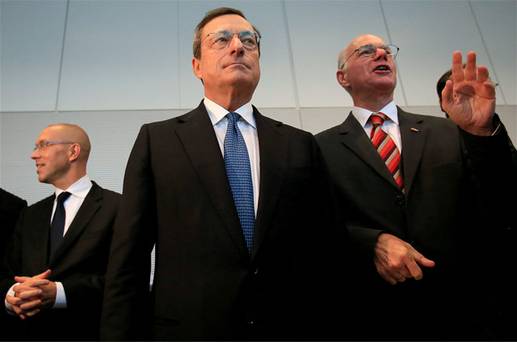 DRAGHI ASPETTA CHE SOFFRIAMO ANCORA. PAROLA DI GOLDMAN SACHS. (VANNO ARRESTATI DALL'ESERCITO)