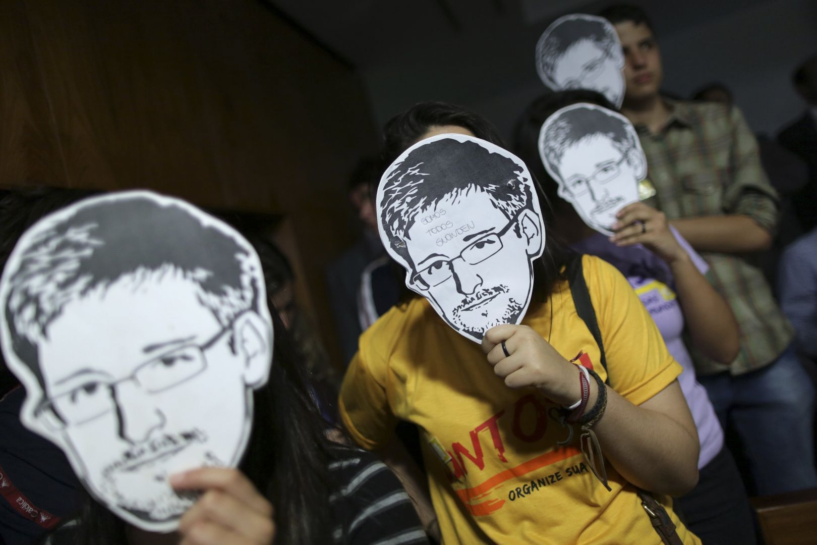 COME TUTTO EBBE INIZIO (GLENN GREENWALD INCONTRA EDWARD SNOWDEN)