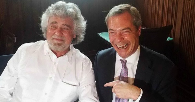 IL CASO GRILLO-FARAGE, OVVERO: BASTONA IL CANE FINCHE' NON AFFOGA