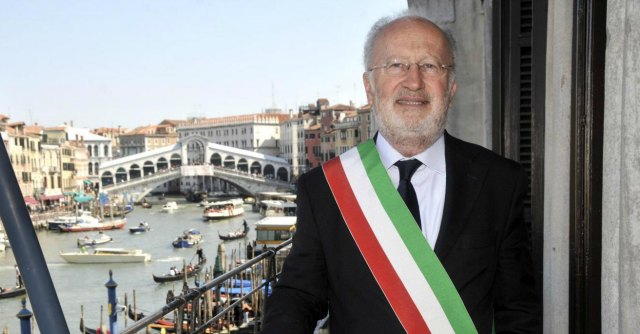 VENEZIA, STORIA DI UN SUICIDIO
