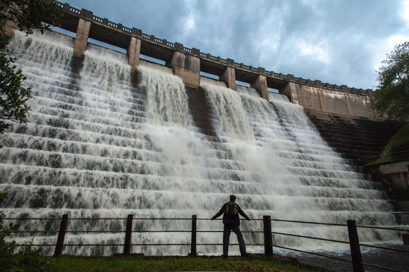 I NUOVI BARONI DELL’ACQUA: LE MEGA-BANCHE DI WALL STREET STANNO COMPRANDOSI L’ACQUA DEL MONDO