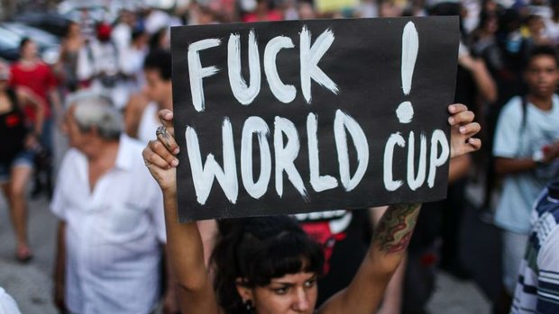 LA COPPA DEL MONDO E L’AZIENDALIZZAZIONE DEL CALCIO - COREOGRAFIE DI GUERRA ED ALTRI ASPETTI DEL PI GRANDE CAMPIONATO DEL MONDO