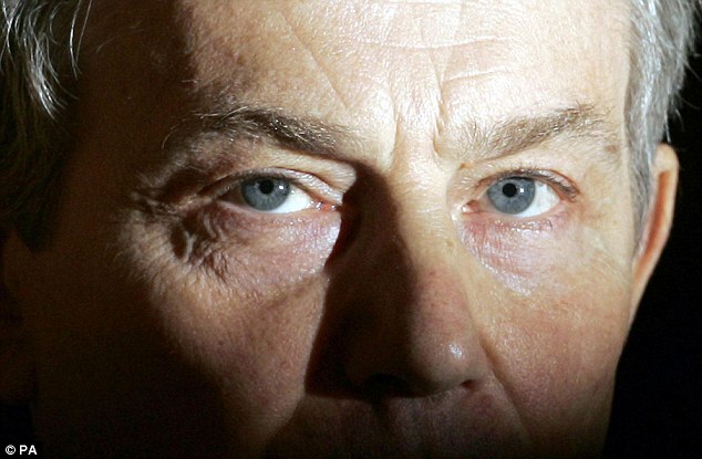 TONY BLAIR, IL FANTASMA DELL’OPERA