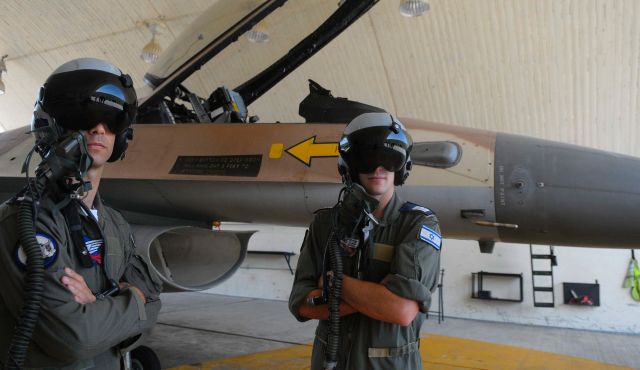 CHI BOMBARDA GAZA ?