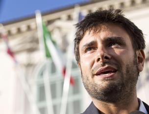 DI BATTISTA LO STUPIDO, E GLI IDIOTI CHE GLI SPUTANO ADDOSSO