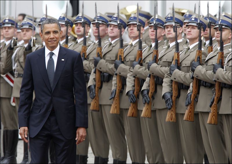 OBAMA STA FACENDO ACCELERARE IL CROLLO DELL'IMPERO DEL CAOS