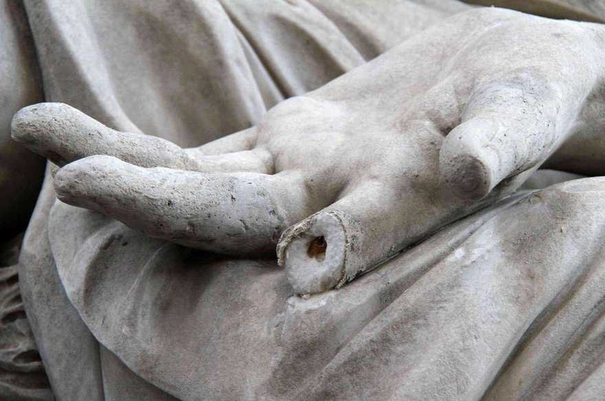 E' INUTILE, SIAMO SPACCIATI