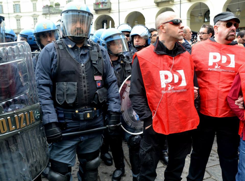 NON AVRAI ALTRO JEANS AL DI FUORI DI ME