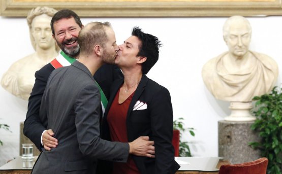 CAPITAL GAY