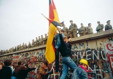 IL MURO DI BERLINO – UN ALTRO MITO DELLA GUERRA FREDDA