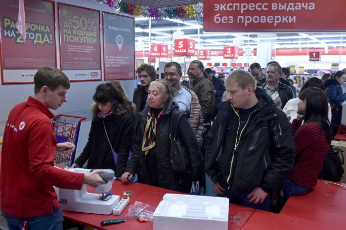SHOPPING FRENETICO IN RUSSIA, FINCHE' BASTANO I SOLDI