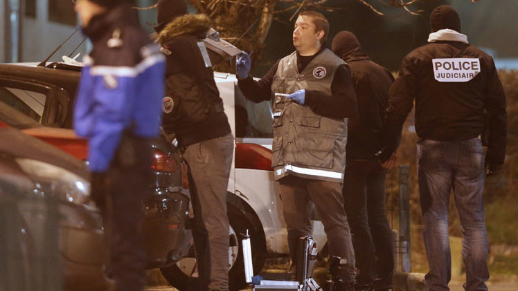 FRANCIA: SI SUICIDA UN AGENTE DI POLIZIA RESPONSABILE DELL'INDAGINE SULL'ATTACCO A CHARLIE HEBDO