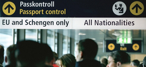 ORMAI SIAMO IN GUERRA E ALLORA VA SOSPESO IL TRATTATO DI SCHENGEN