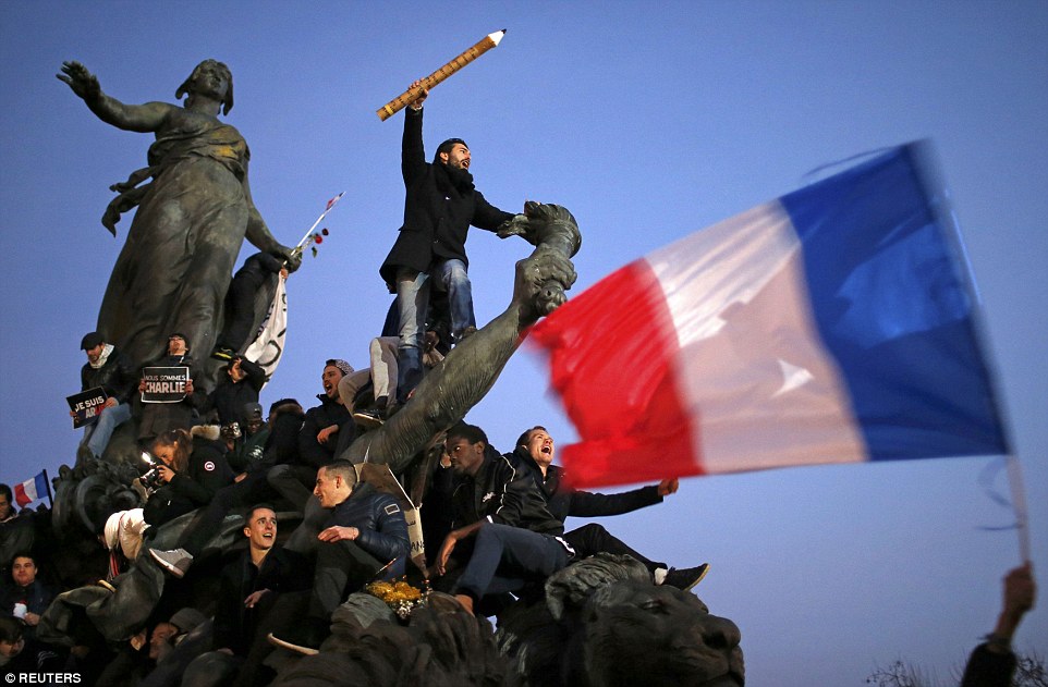 DOPO CHARLIE HEBDO I PRIMI AMARI FRUTTI DELL'UNITA' NAZIONALE: GUERRE, PAURE, UMILIAZIONI, E STATO DI POLIZIA