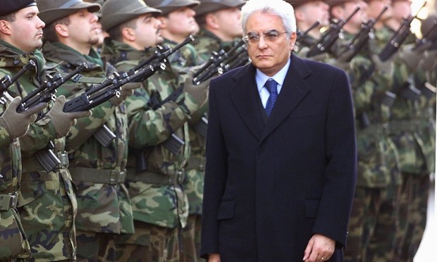 SERGIO MATTARELLA E UN PAESE CHE SI SPEGNE NEL SILENZIO
