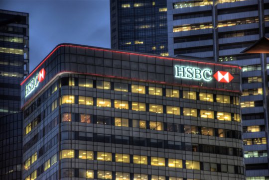 DAL COMMERCIO DELL'OPPIO ALL'EVASIONE FISCALE SISTEMATICA, LA STORIA DI UNA BANCA DAL PRESENTE NEBBIOSO