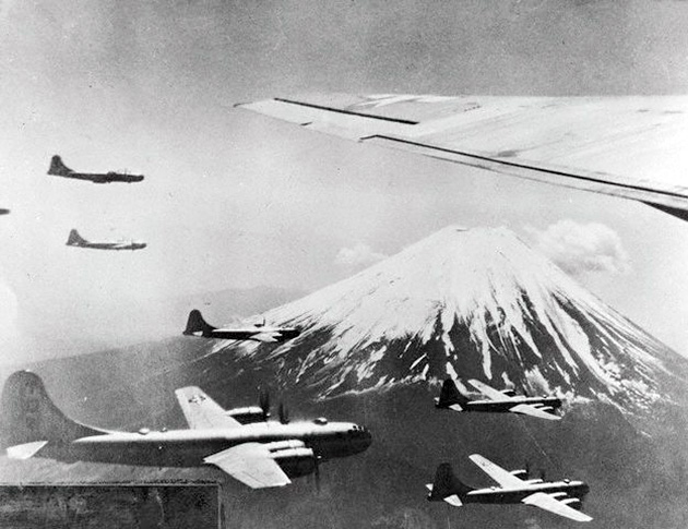 70 ANNI FA: LA GRANDE GENERAZIONE BOMBARDAVA TOKYO, (COSA CI ASPETTA OGGI)