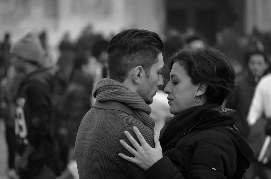 MENTRE ASPETTIAMO UN MOMENTO CHE NON ARRIVERA' MAI